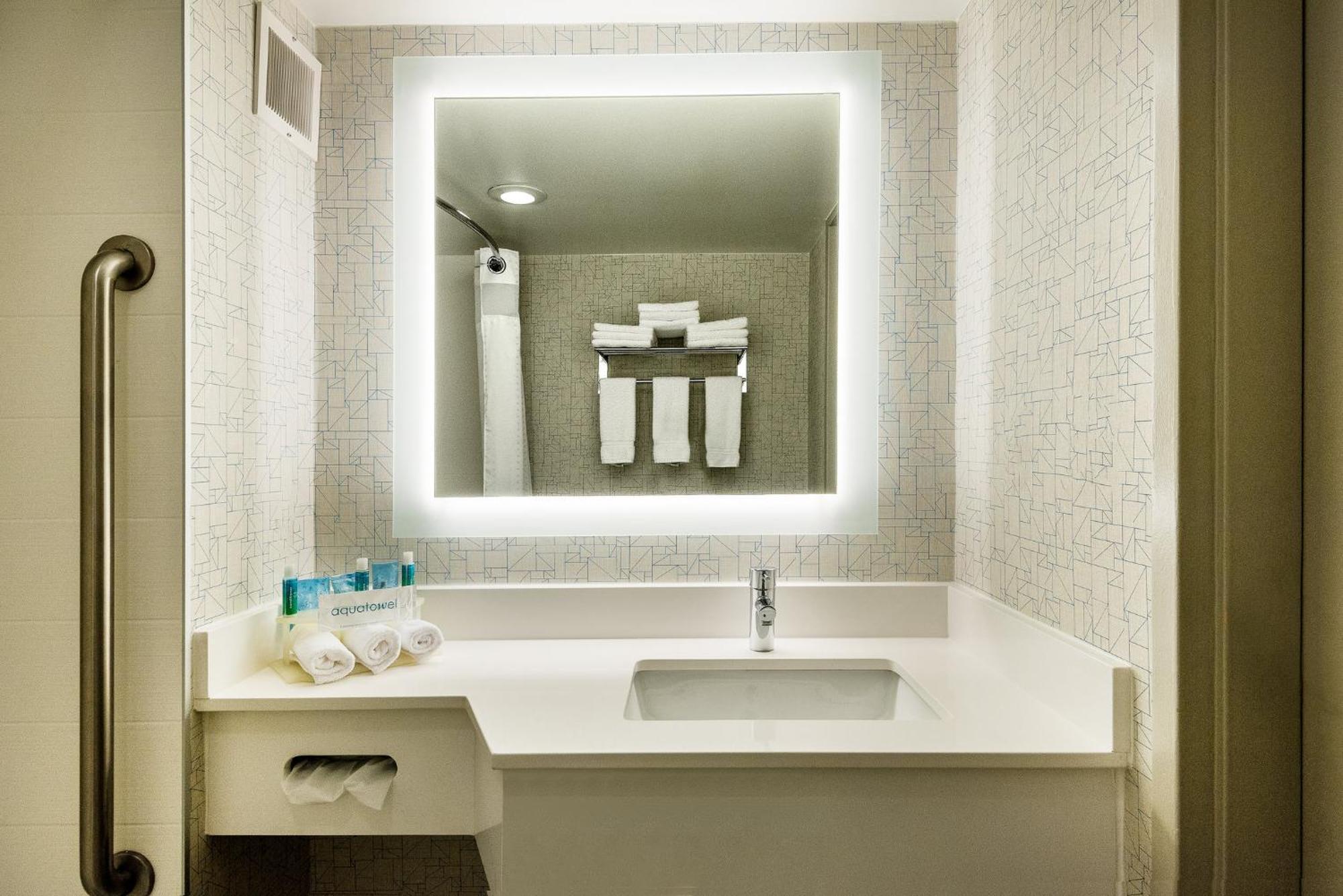 Holiday Inn Express Flint-Campus Area By Ihg מראה חיצוני תמונה